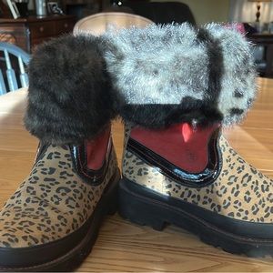 Ariat boots that are both sturdy and adorable. They are a women size 10.